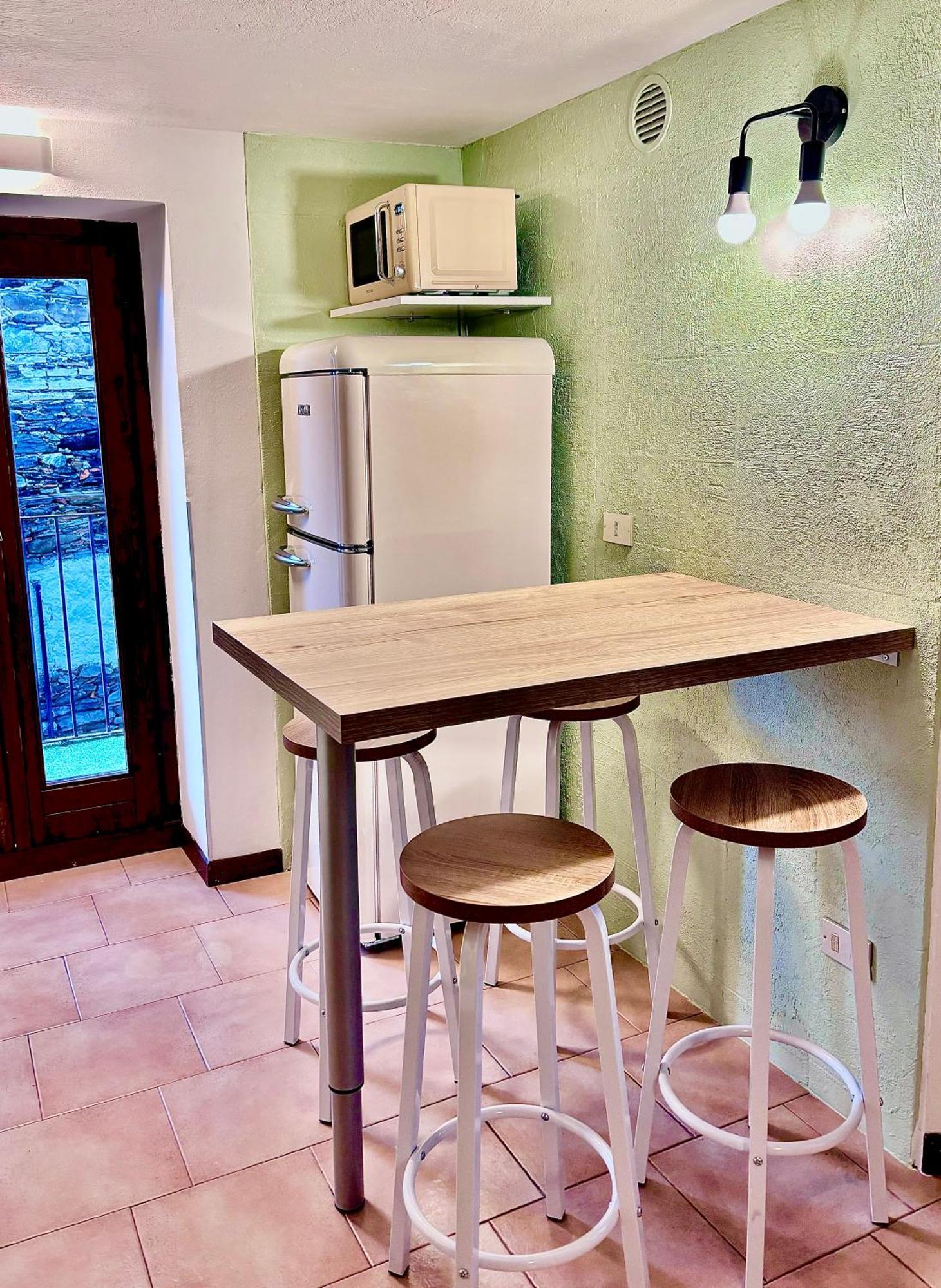 Vittoria Holiday House - Tulip Apartment And Tulip Room Стреза Екстериор снимка