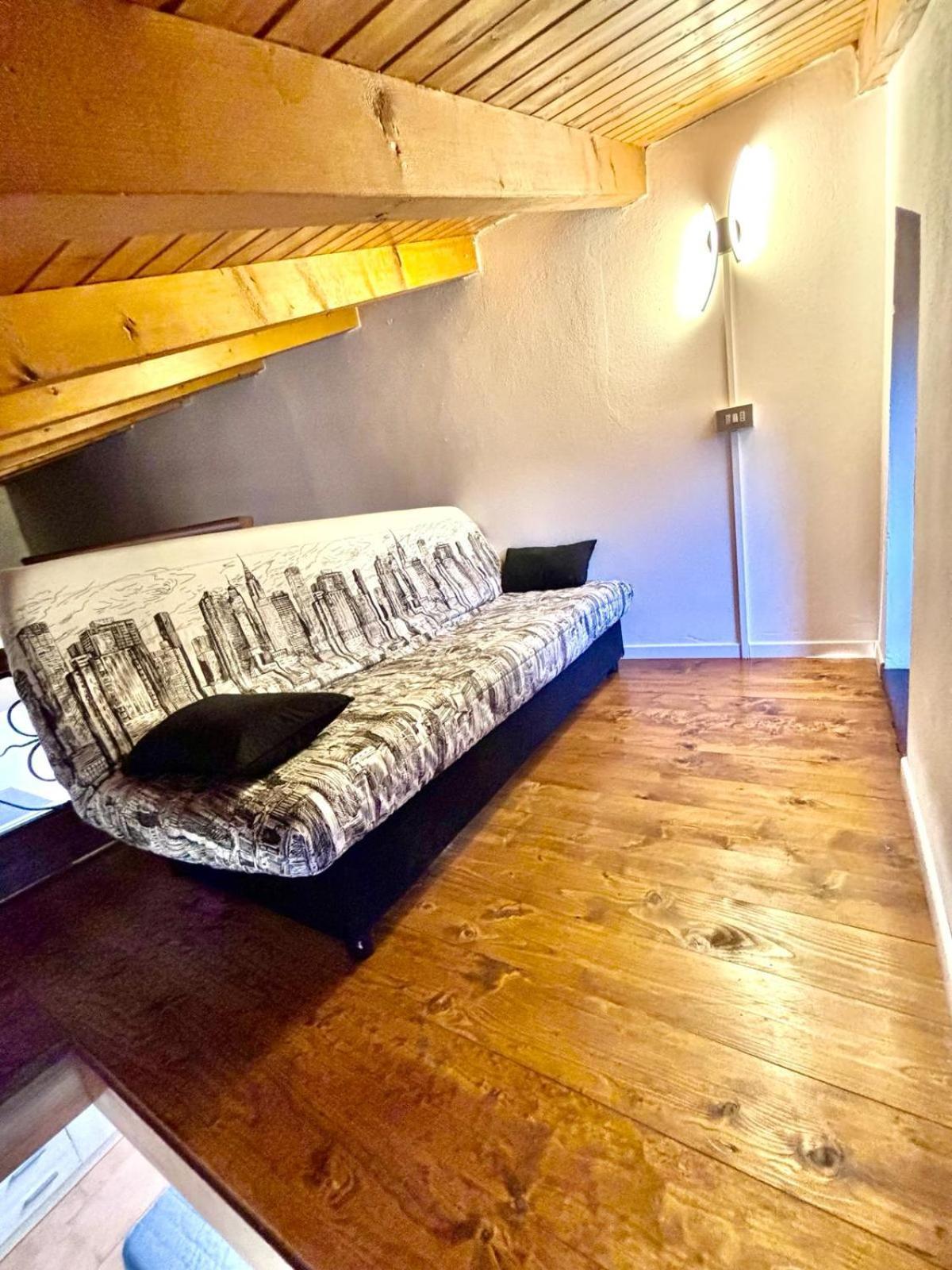 Vittoria Holiday House - Tulip Apartment And Tulip Room Стреза Екстериор снимка