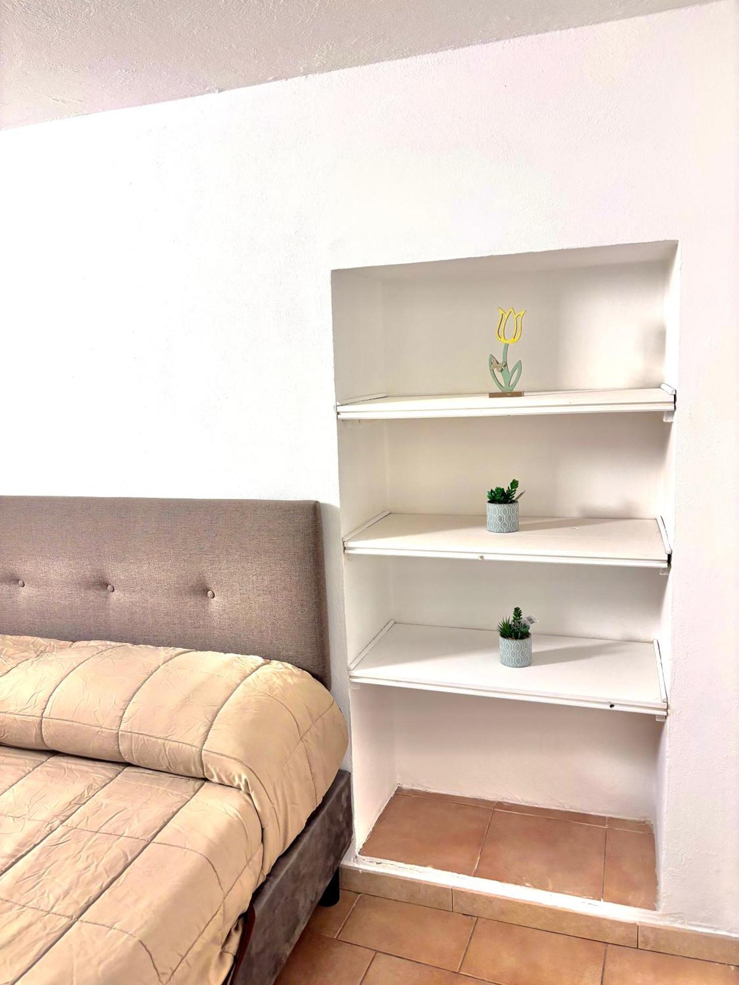 Vittoria Holiday House - Tulip Apartment And Tulip Room Стреза Екстериор снимка