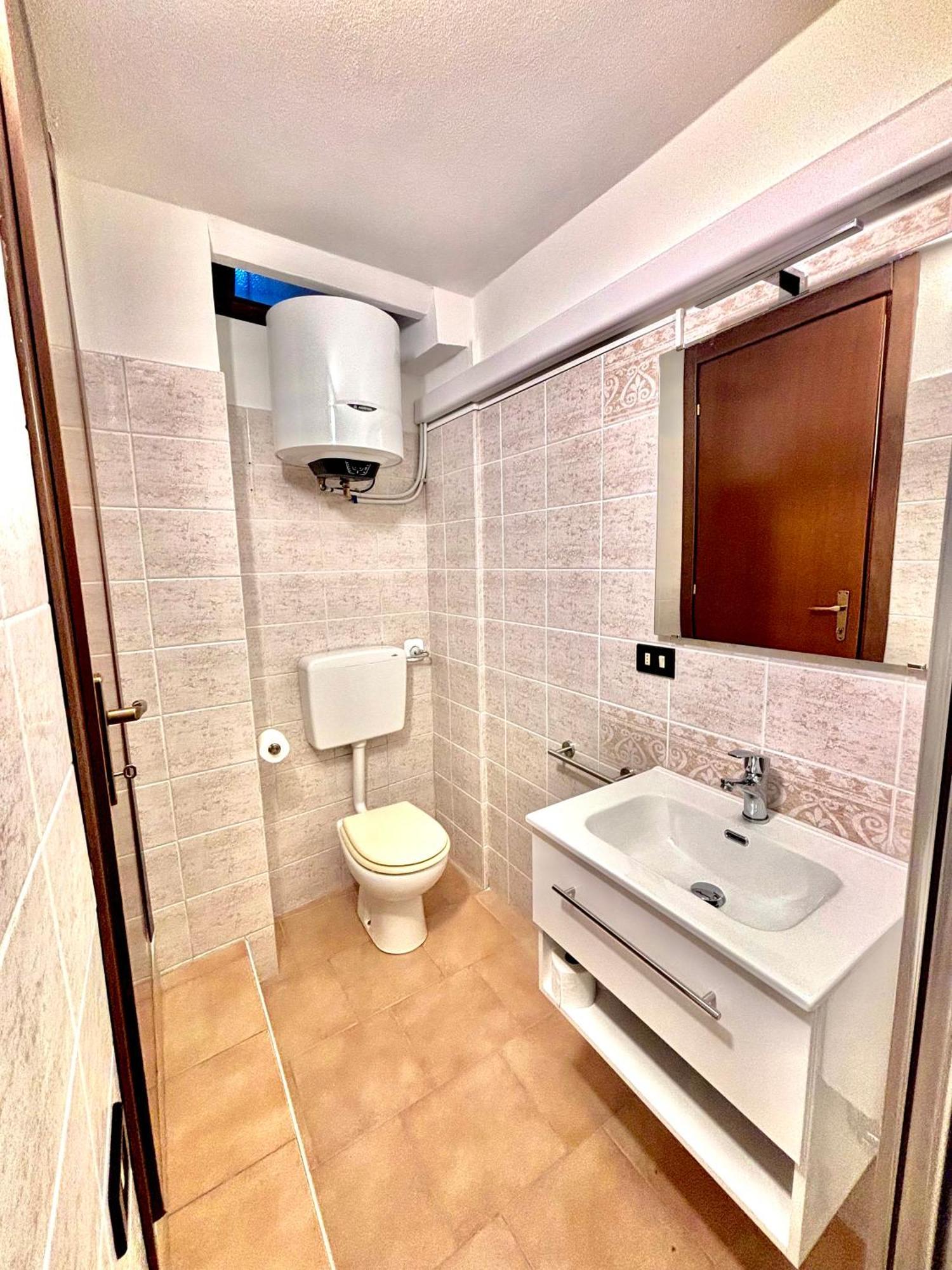 Vittoria Holiday House - Tulip Apartment And Tulip Room Стреза Екстериор снимка