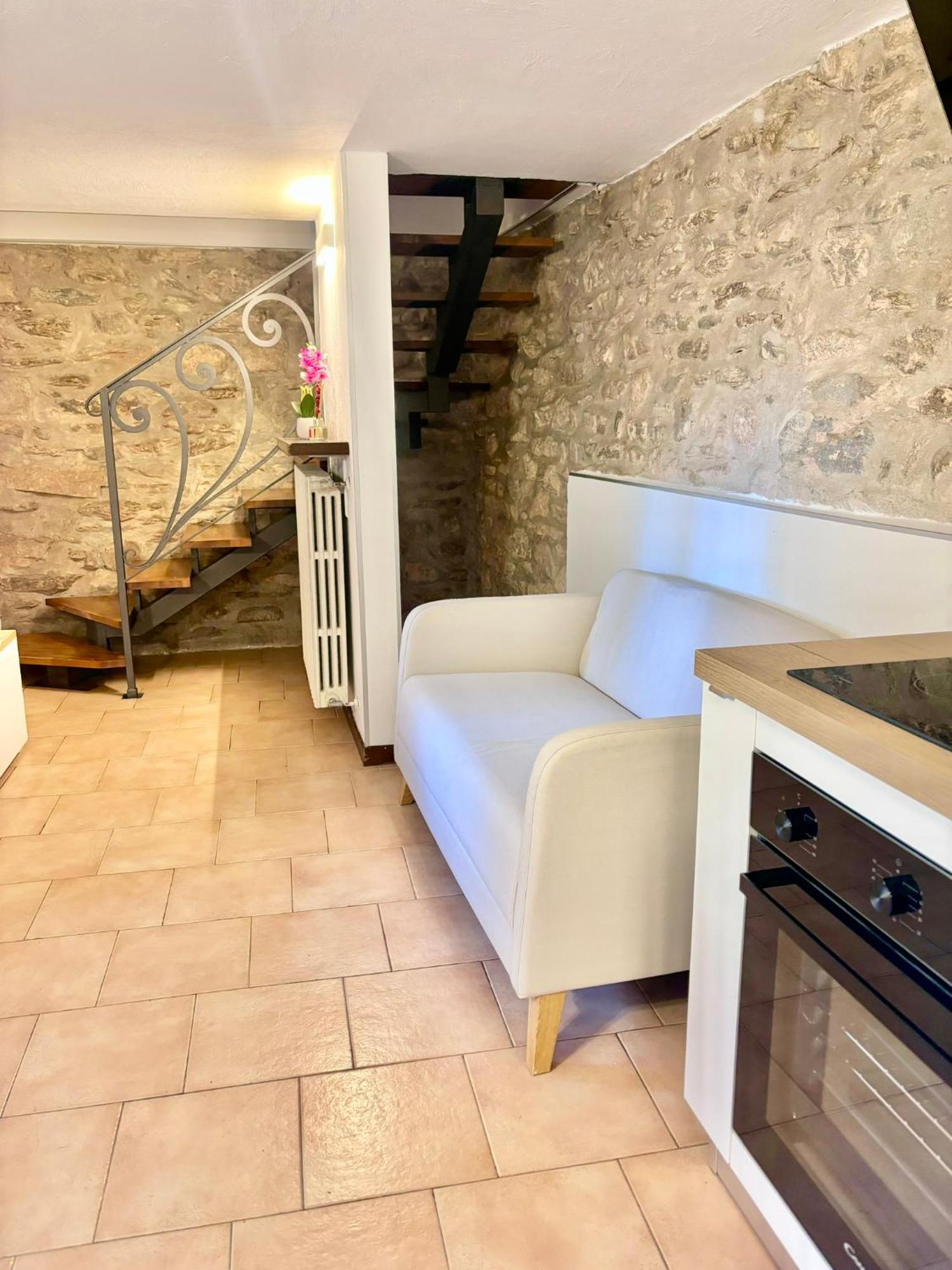 Vittoria Holiday House - Tulip Apartment And Tulip Room Стреза Екстериор снимка