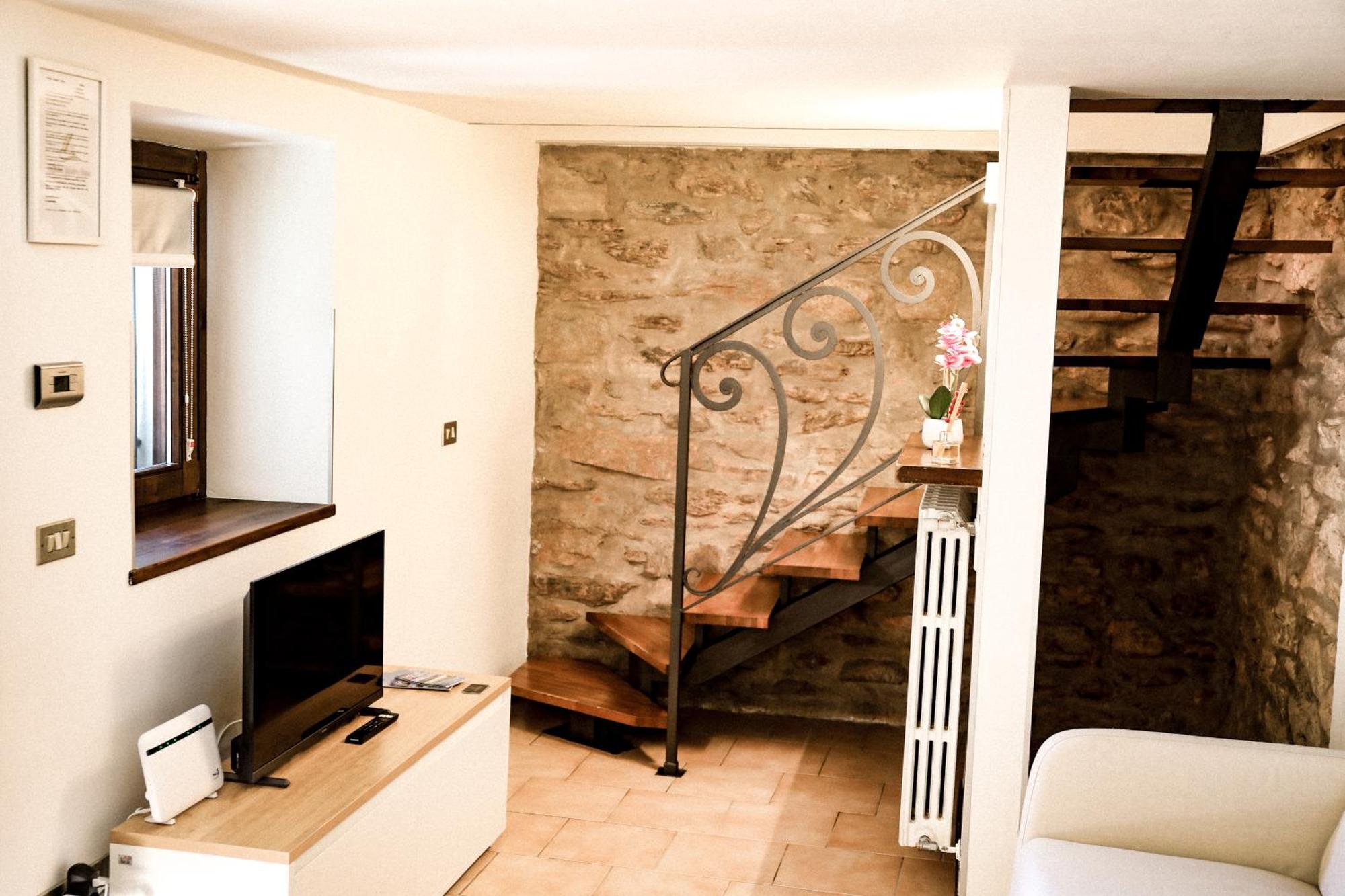 Vittoria Holiday House - Tulip Apartment And Tulip Room Стреза Екстериор снимка