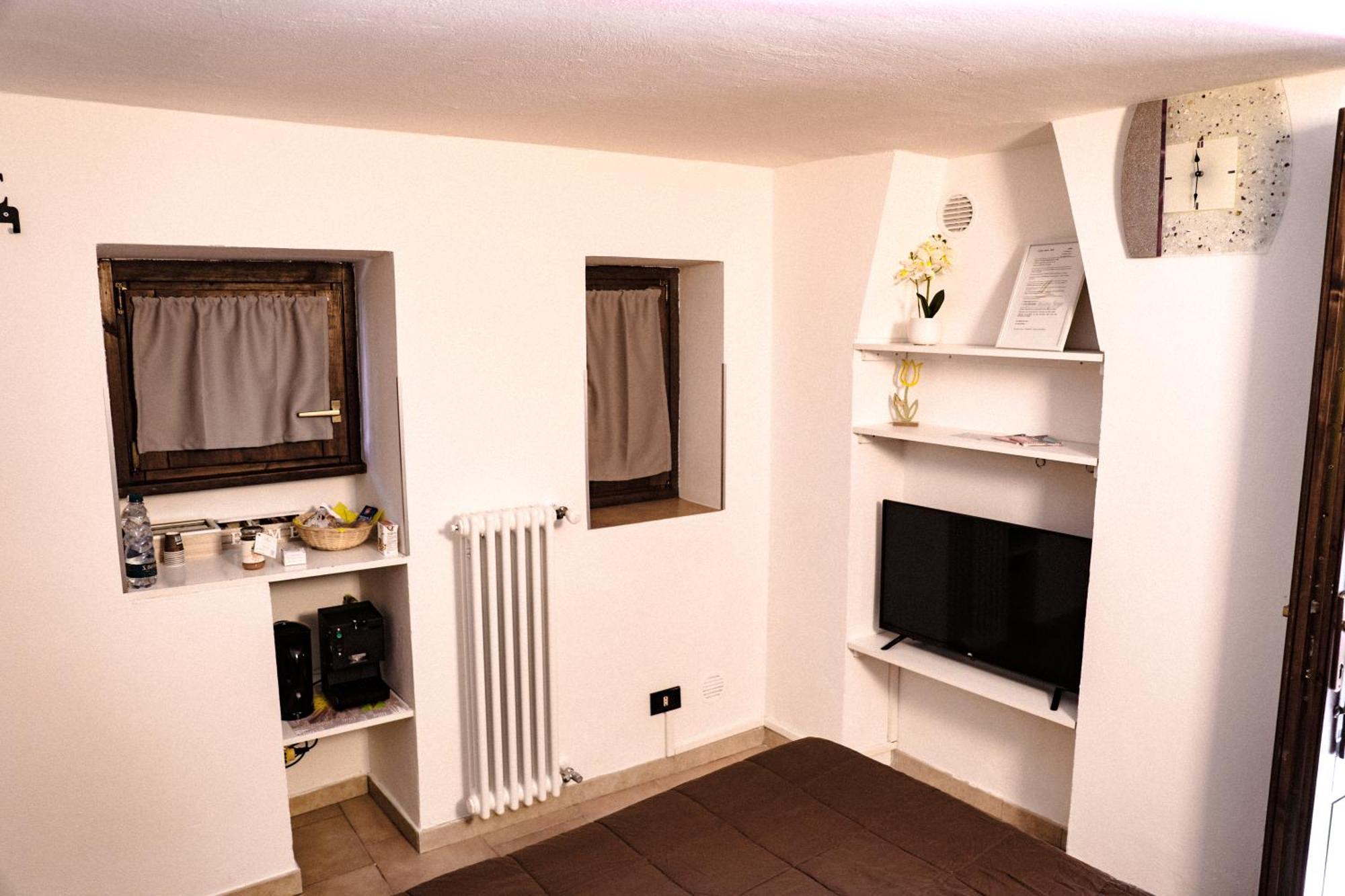 Vittoria Holiday House - Tulip Apartment And Tulip Room Стреза Екстериор снимка