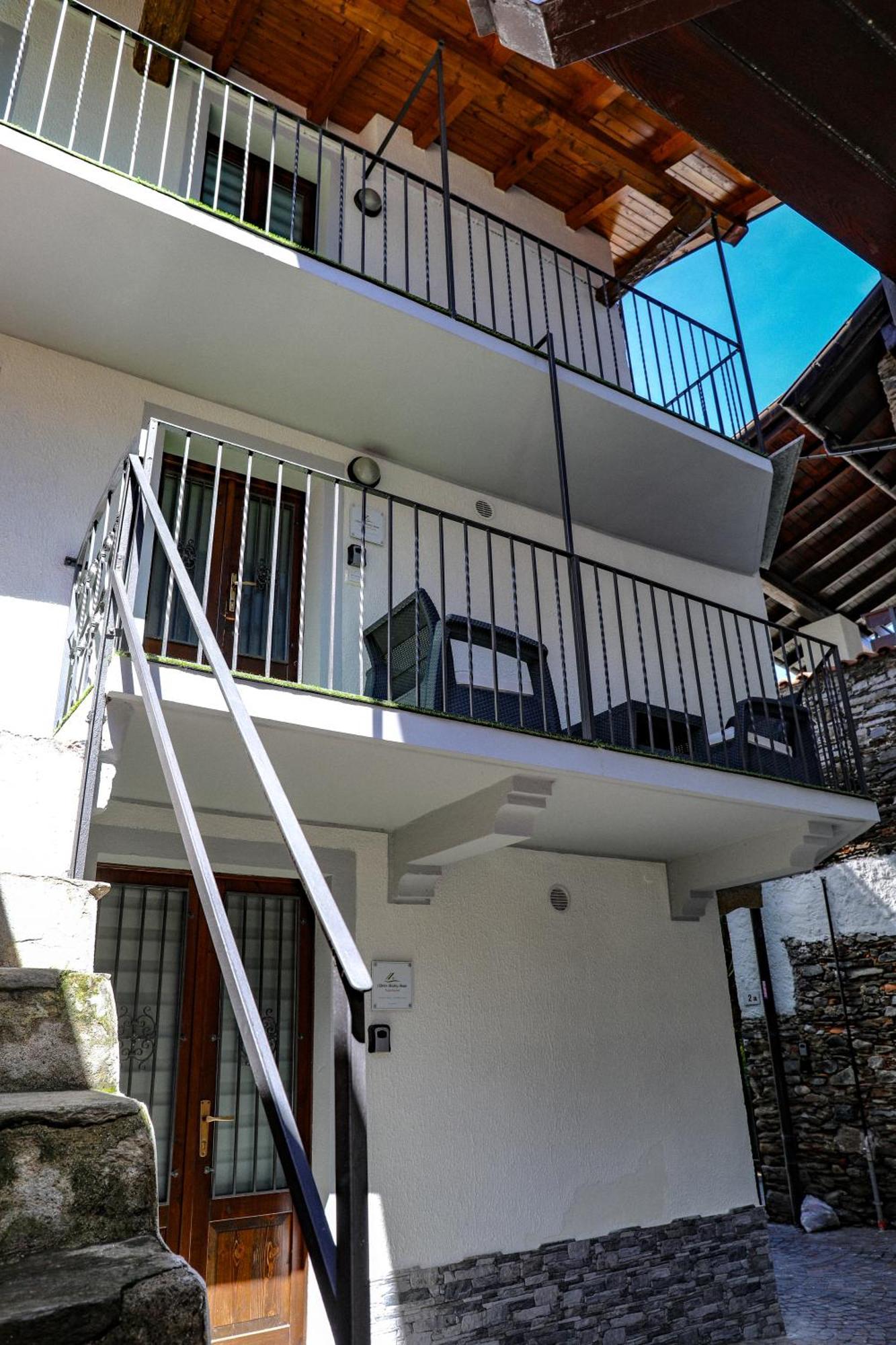 Vittoria Holiday House - Tulip Apartment And Tulip Room Стреза Екстериор снимка