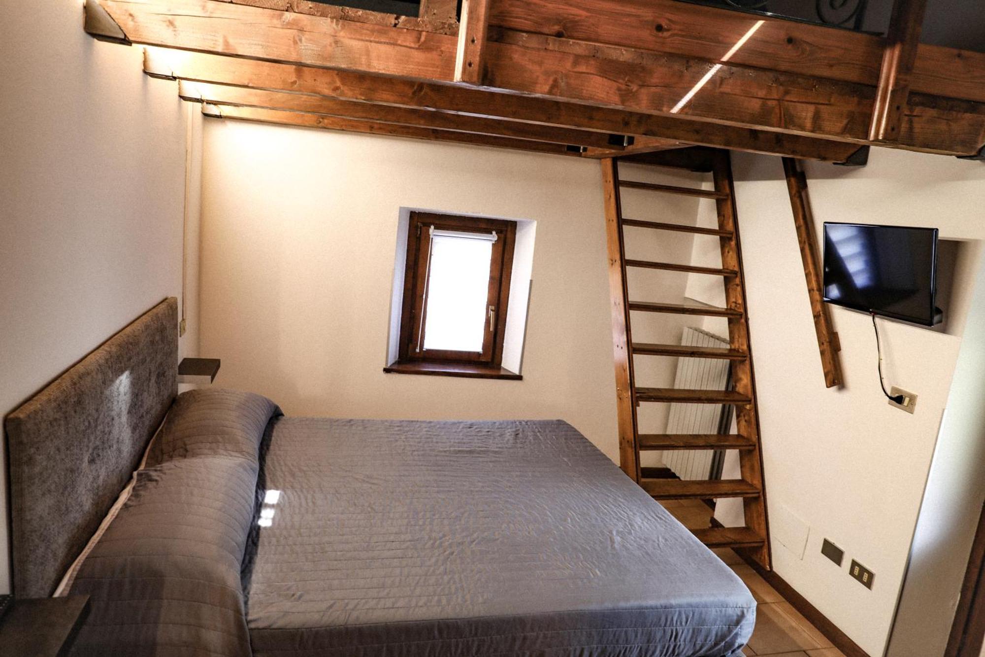 Vittoria Holiday House - Tulip Apartment And Tulip Room Стреза Екстериор снимка
