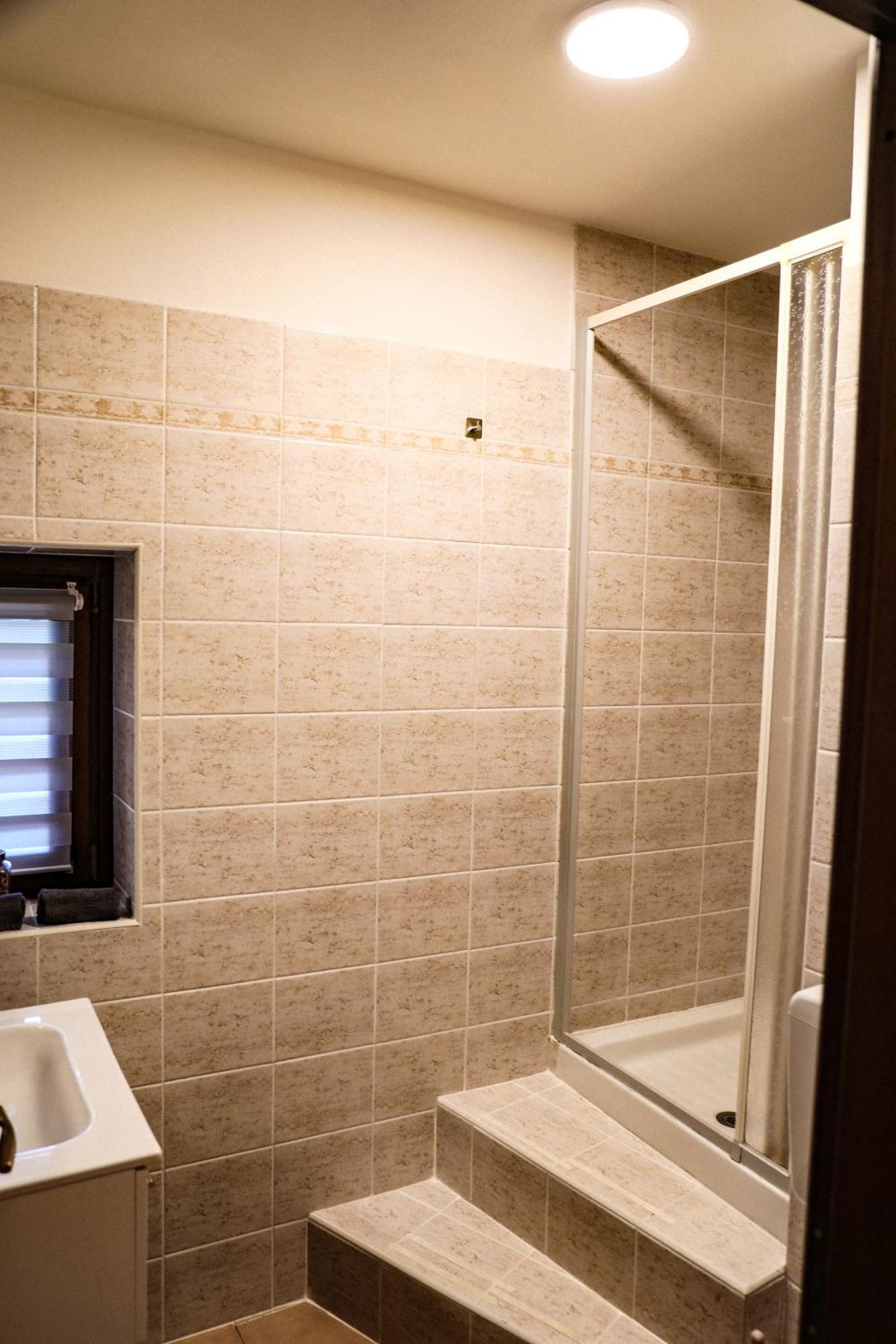 Vittoria Holiday House - Tulip Apartment And Tulip Room Стреза Екстериор снимка