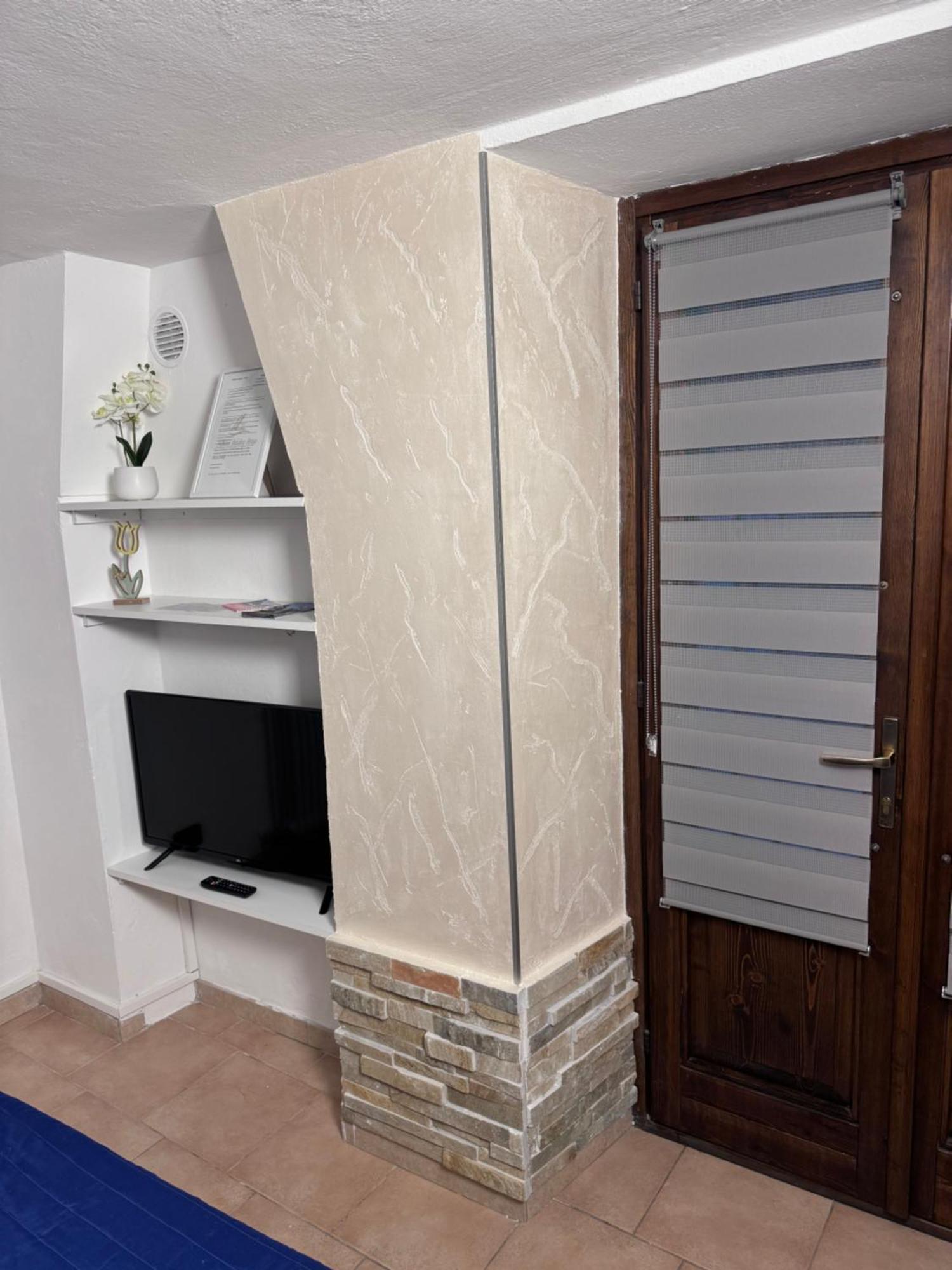 Vittoria Holiday House - Tulip Apartment And Tulip Room Стреза Екстериор снимка