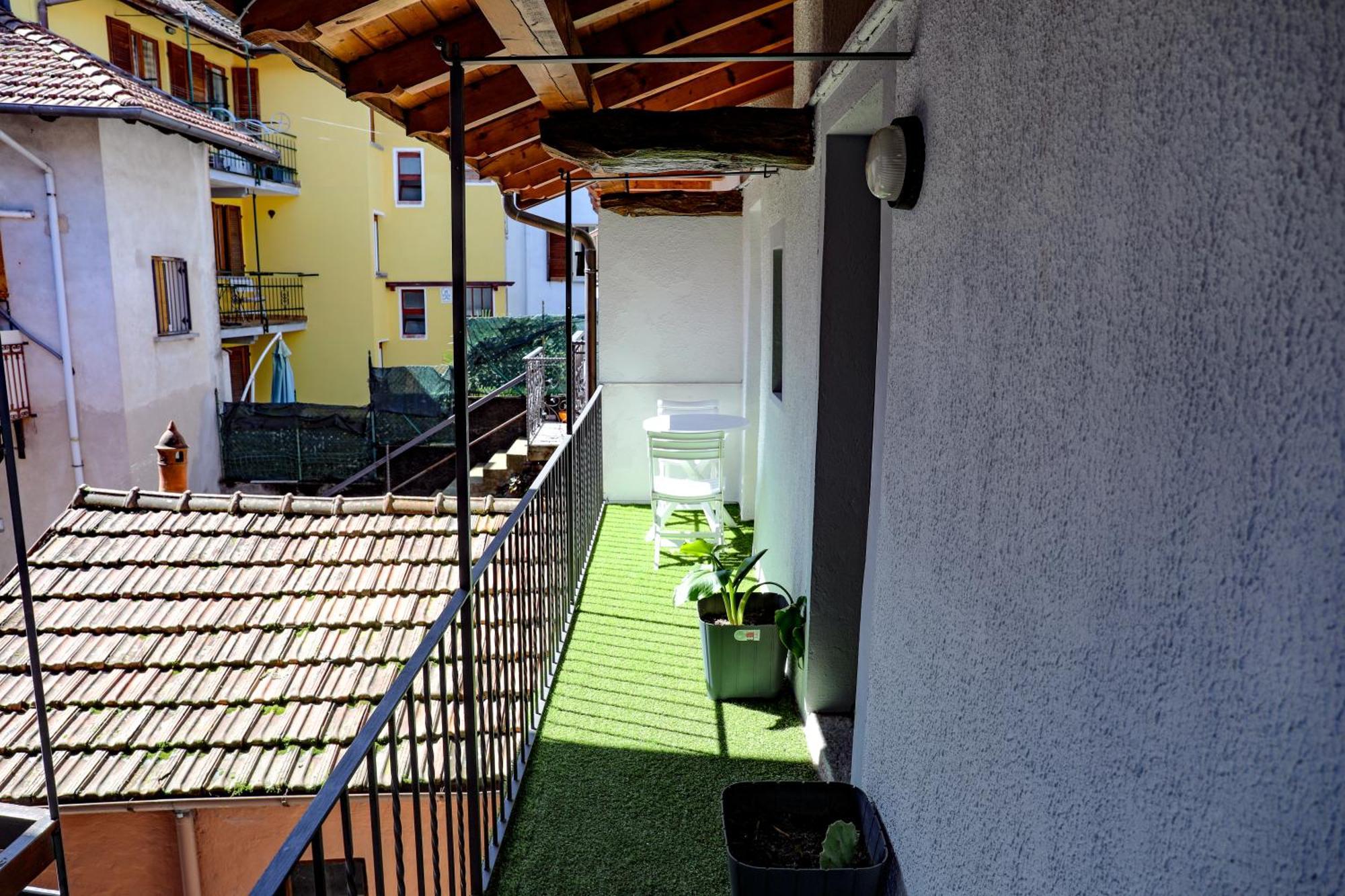 Vittoria Holiday House - Tulip Apartment And Tulip Room Стреза Екстериор снимка